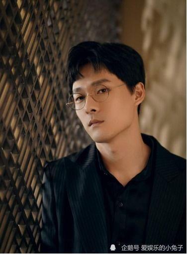 娱乐吃瓜君彭冠英